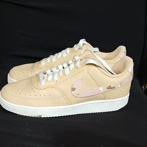 Nike Tan and Light Pink Casual Sneakers
